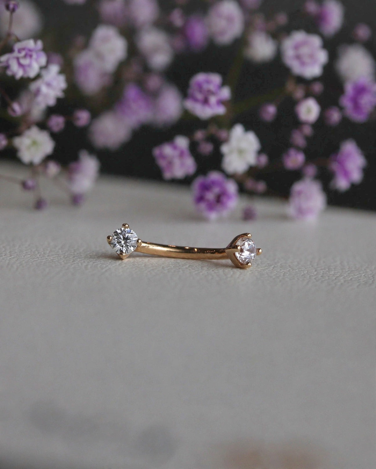 Gold Curve - Prong-Set Gem